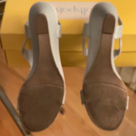 New York Transit Silver Wedge Sandals, size 9. - Picture 2 of 4